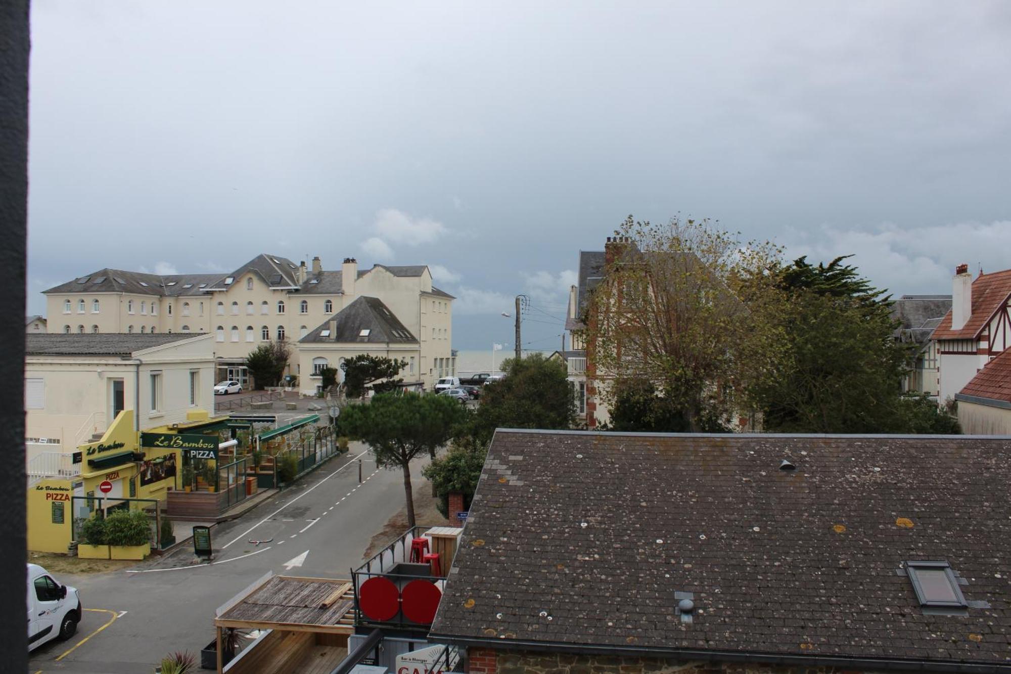 Hotel Des Pins Jullouville-les-Pins Rom bilde